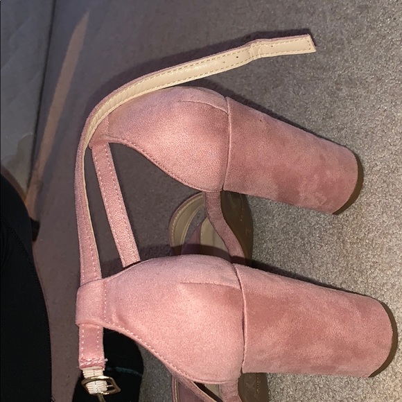 Pink suede heels - Picture 4 of 4